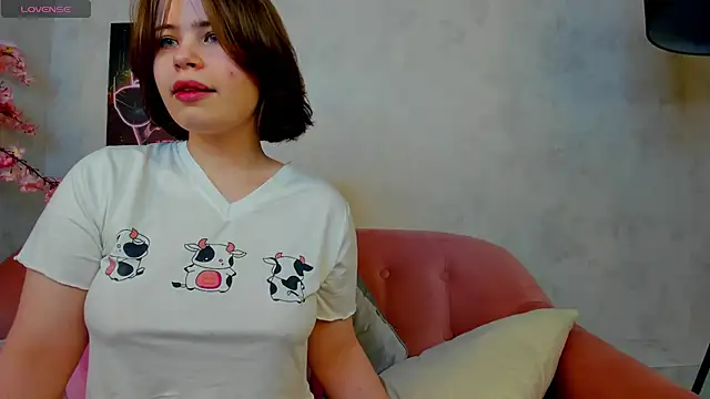 EricaElliott online show from February 4, 2025, 1:23 am