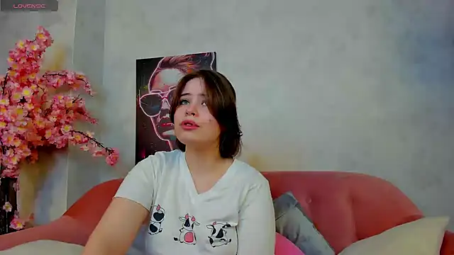 EricaElliott online show from February 4, 2025, 4:26 am