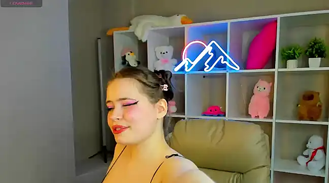 EricaElliott online show from February 17, 2025, 4:09 am