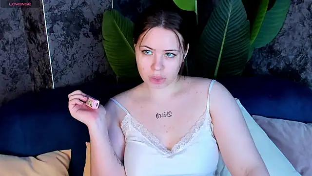 EricaElliott online show from October 9, 2025, 5:16 am