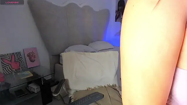 rachaeldeckard   online show from April 9, 2026, 10:26 pm