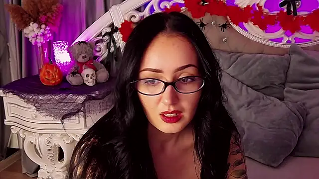 KimKhallifa online show from October 21, 2025, 5:30 am