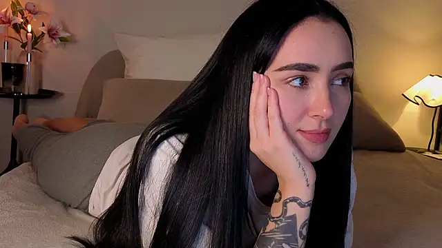 KimKhallifa online show from March 13, 2026, 4:46 pm