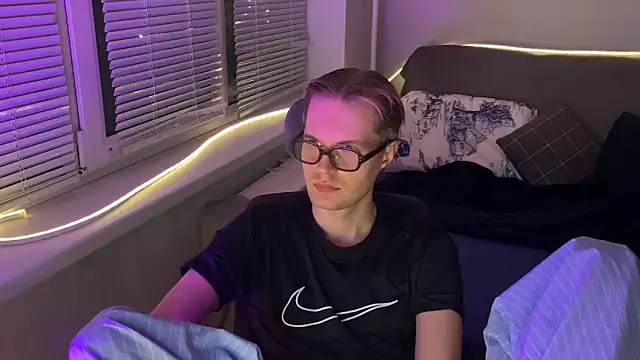 Leonnextdoor online show from January 8, 2026, 11:56 am