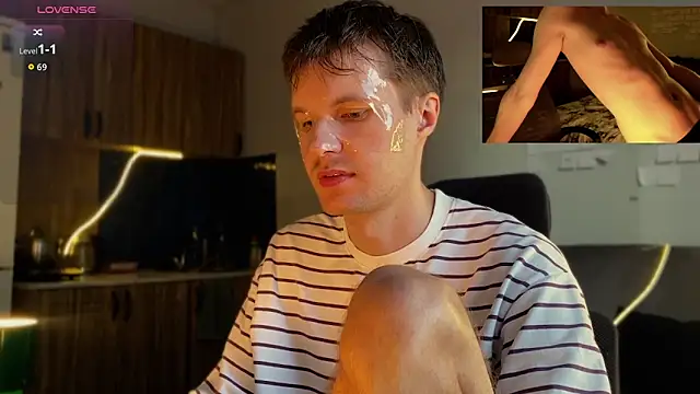 Leonnextdoor online show from April 10, 2026, 12:43 pm