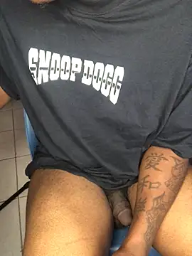 Redfucks333 online show from April 18, 2026, 7:07 pm