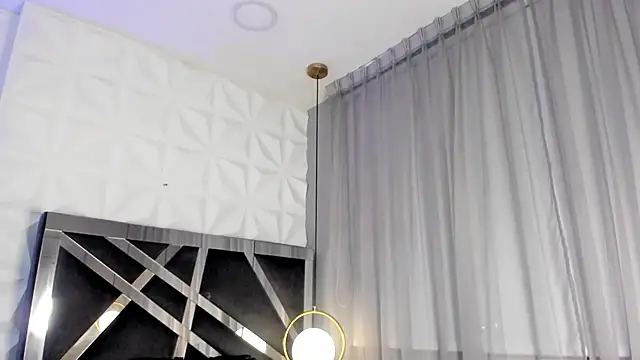 MAGIC AURORAA online show from February 13, 2025, 3:24 pm