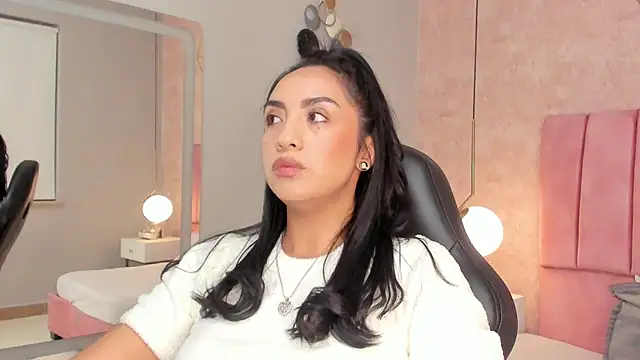 MAGIC AURORAA online show from March 13, 2025, 12:13 pm