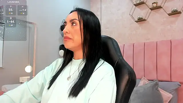 MAGIC AURORAA online show from March 14, 2025, 1:13 pm