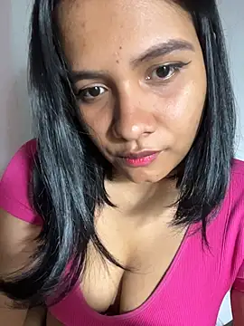 Ninabrunette18 online show from April 17, 2026, 11:24 am