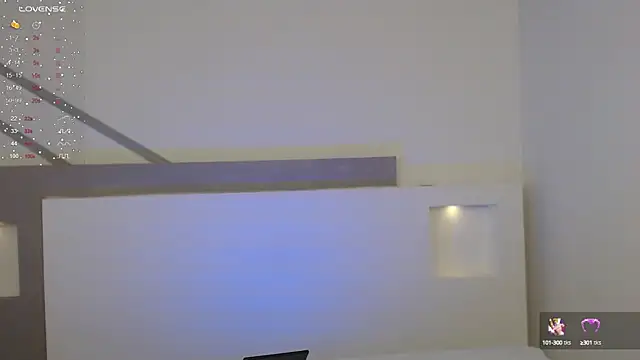 VenusEvans1 online show from January 7, 2025, 7:59 pm