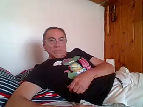 santiagon2015 online show from February 12, 2025, 5:58 pm