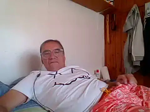 santiagon2015 online show from March 17, 2025, 6:53 pm