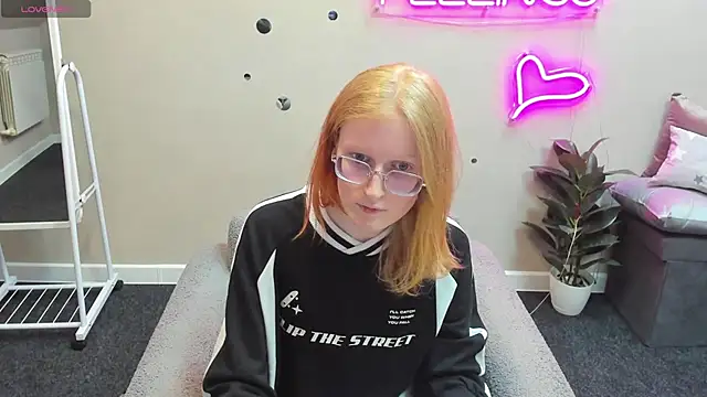 Snapshot of ElizabethHarpper chatting on January 17, 2025, 8:56 am ElizabethHarpper online show from January 17, 2025, 8:56 am