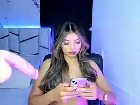 daniiphoeniixx online show from February 7, 2025, 7:06 pm