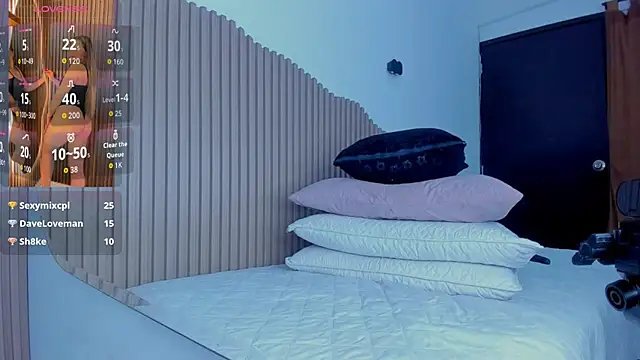 Annie kurt  online show from November 21, 2025, 8:51 pm