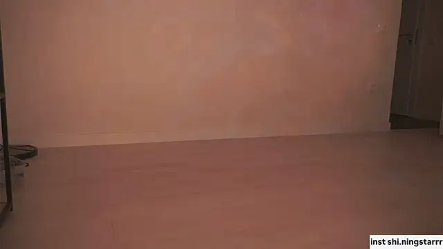 alittlestarrr online show from February 3, 2025, 10:47 am