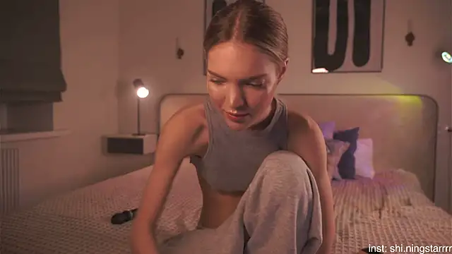 alittlestarrr online show from February 22, 2025, 12:16 am