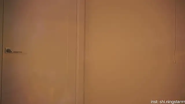 alittlestarrr online show from February 26, 2025, 7:20 am