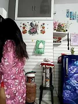 Best-Couple online show from October 13, 2025, 2:33 am