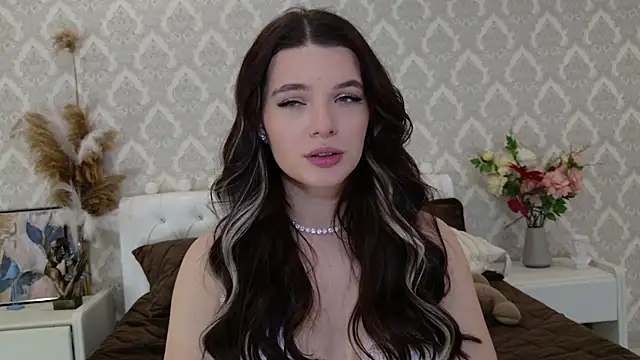 Nellie Medina online show from February 7, 2025, 1:04 am