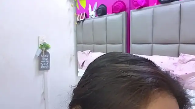 KRYSSTARITTER4 online show from May 17, 2026, 3:48 am