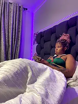 Thando04 online show from November 14, 2025, 2:21 am