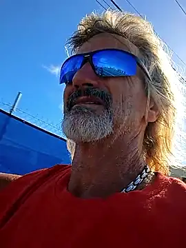 Snapshot of Cloudin_around chatting on June 13, 2026, 9:35 pm Cloudin around online show from June 13, 2026, 9:35 pm