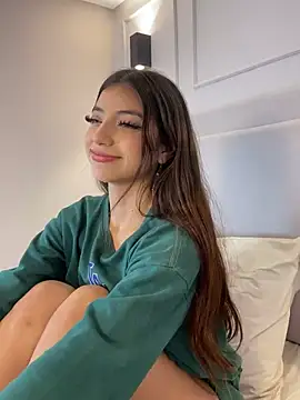 Snapshot of NickyBelmonth chatting on March 6, 2025, 6:05 pm NickyBelmonth online show from March 6, 2025, 6:05 pm