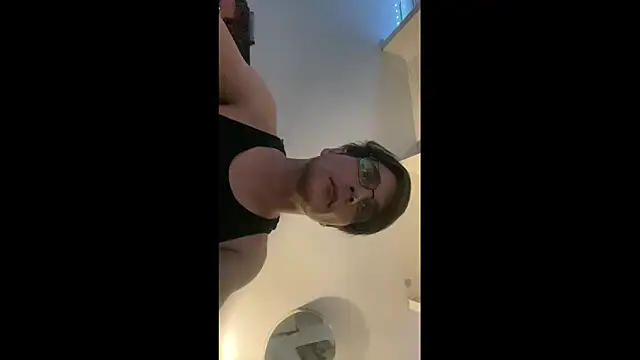 Snapshot of TylerXAnthony chatting on October 30, 2025, 10:10 pm TylerXAnthony online show from October 30, 2025, 10:10 pm