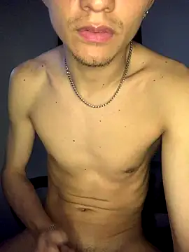 gabrielzinnnn085 online show from October 3, 2025, 10:18 pm