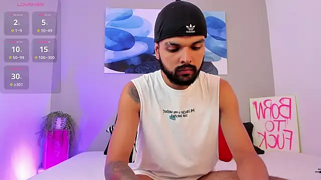 Snapshot of Emilio_Wolf chatting on February 17, 2025, 6:26 pm Emilio Wolf online show from February 17, 2025, 6:26 pm