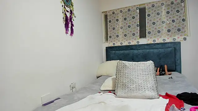 sofi saliva2511 online show from November 30, 2025, 3:54 am