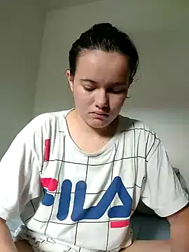 camillebr online show from January 21, 2025, 1:22 pm