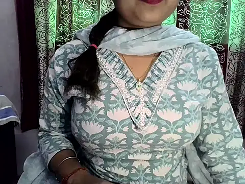 Snapshot of SIYA_MAVI chatting on February 8, 2026, 8:18 am SIYA MAVI online show from February 8, 2026, 8:18 am