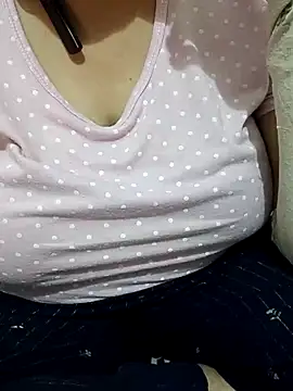 Snapshot of mallupriyapriya chatting on February 9, 2026, 7:23 am mallupriyapriya online show from February 9, 2026, 7:23 am