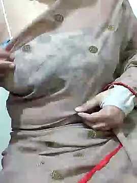 Snapshot of mallupriyapriya chatting on February 10, 2026, 4:33 pm mallupriyapriya online show from February 10, 2026, 4:33 pm