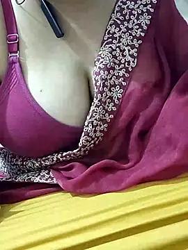 Snapshot of mallupriyapriya chatting on March 5, 2026, 8:21 am mallupriyapriya online show from March 5, 2026, 8:21 am