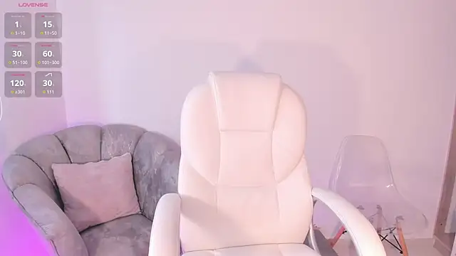 NiiaEvanss online show from January 29, 2025, 1:07 pm