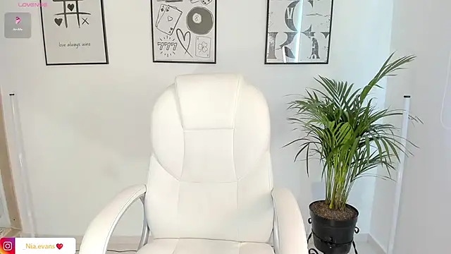 NiiaEvanss online show from March 12, 2025, 8:41 pm