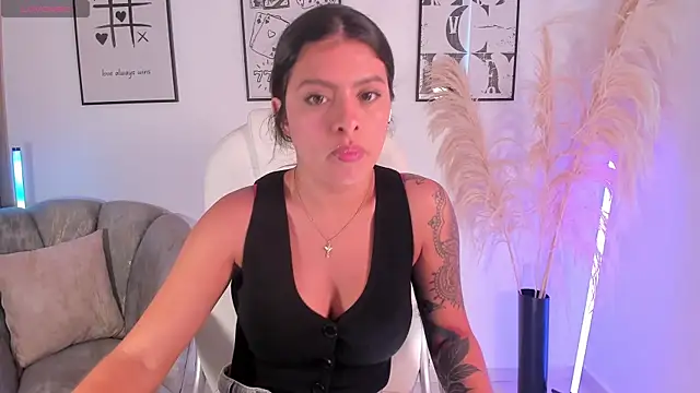 NiiaEvanss online show from October 2, 2025, 3:30 pm