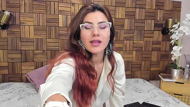 Snapshot of iriis_rosse chatting on January 8, 2025, 9:34 pm iriis rosse online show from January 8, 2025, 9:34 pm