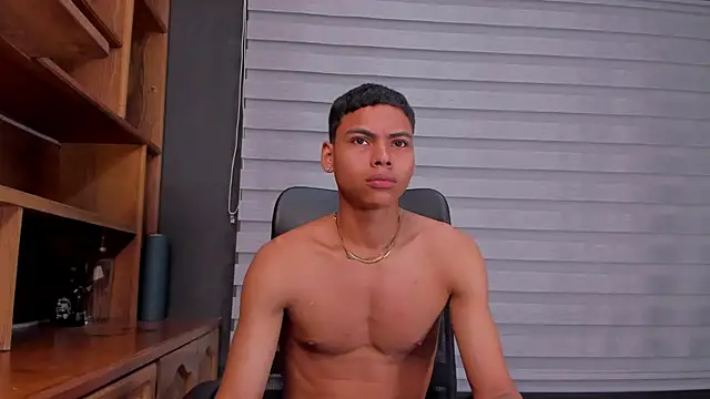 Snapshot of adam_piarse01 chatting on March 19, 2025, 9:48 pm adam piarse01 online show from March 19, 2025, 9:48 pm