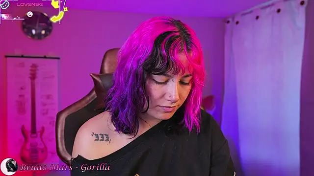 Snapshot of _zephyr_ chatting on October 25, 2025, 9:31 pm  zephyr  online show from October 25, 2025, 9:31 pm