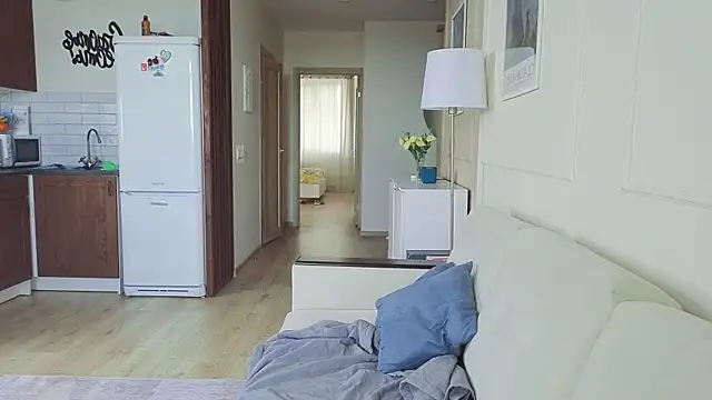 KristineEsme online show from September 11, 2025, 11:32 am