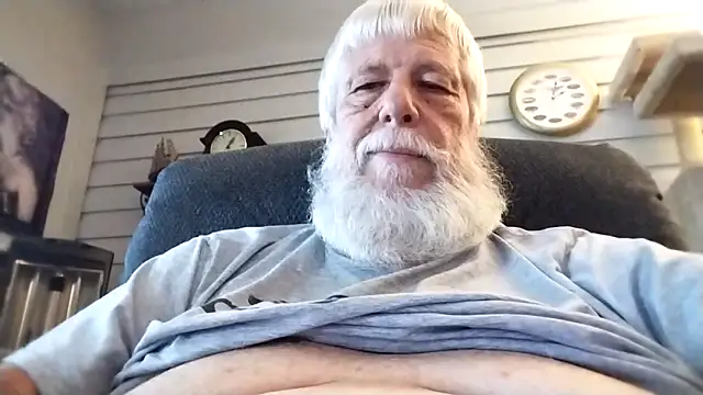 Snapshot of Futura_intx chatting on April 22, 2026, 7:04 pm Futura intx online show from April 22, 2026, 7:04 pm