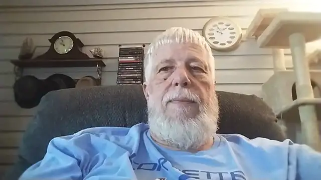 Snapshot of Futura_intx chatting on May 18, 2026, 2:56 pm Futura intx online show from May 18, 2026, 2:56 pm