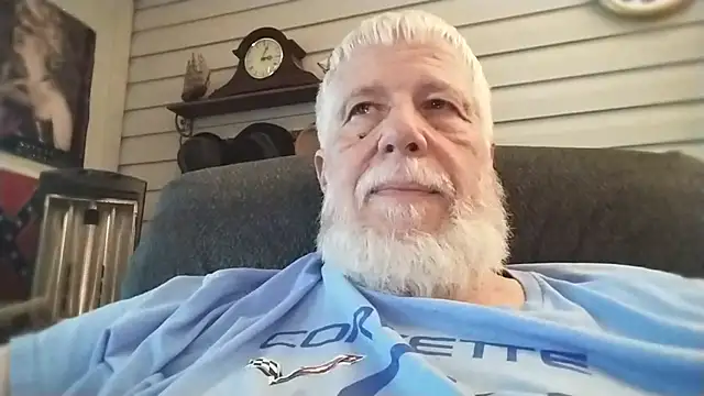 Snapshot of Futura_intx chatting on May 19, 2026, 8:04 pm Futura intx online show from May 19, 2026, 8:04 pm