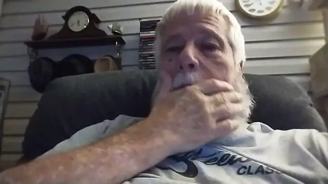 Snapshot of Futura_intx chatting on June 16, 2026, 10:40 am Futura intx online show from June 16, 2026, 10:40 am