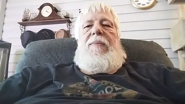 Snapshot of Futura_intx chatting on June 30, 2026, 9:05 pm Futura intx online show from June 30, 2026, 9:05 pm